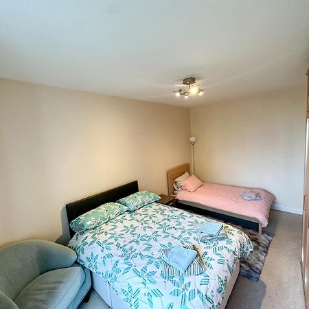 2 Bed Flat - Short Walk From Brent Cross Station Apartman Hendon Kültér fotó