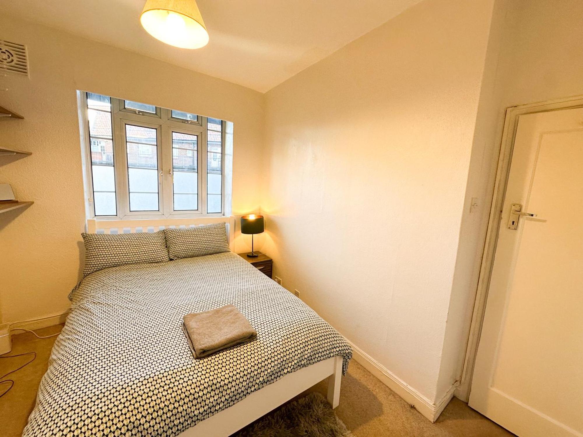 2 Bed Flat - Short Walk From Brent Cross Station Apartman Hendon Kültér fotó