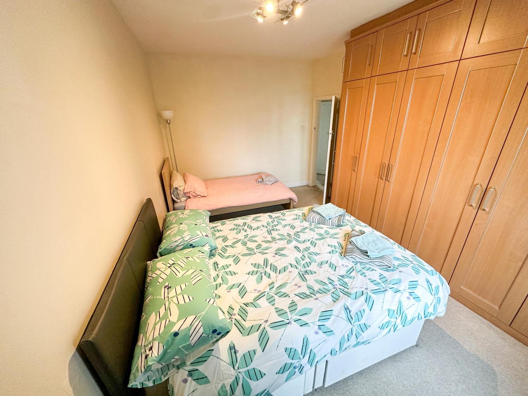 2 Bed Flat - Short Walk From Brent Cross Station Apartman Hendon Kültér fotó